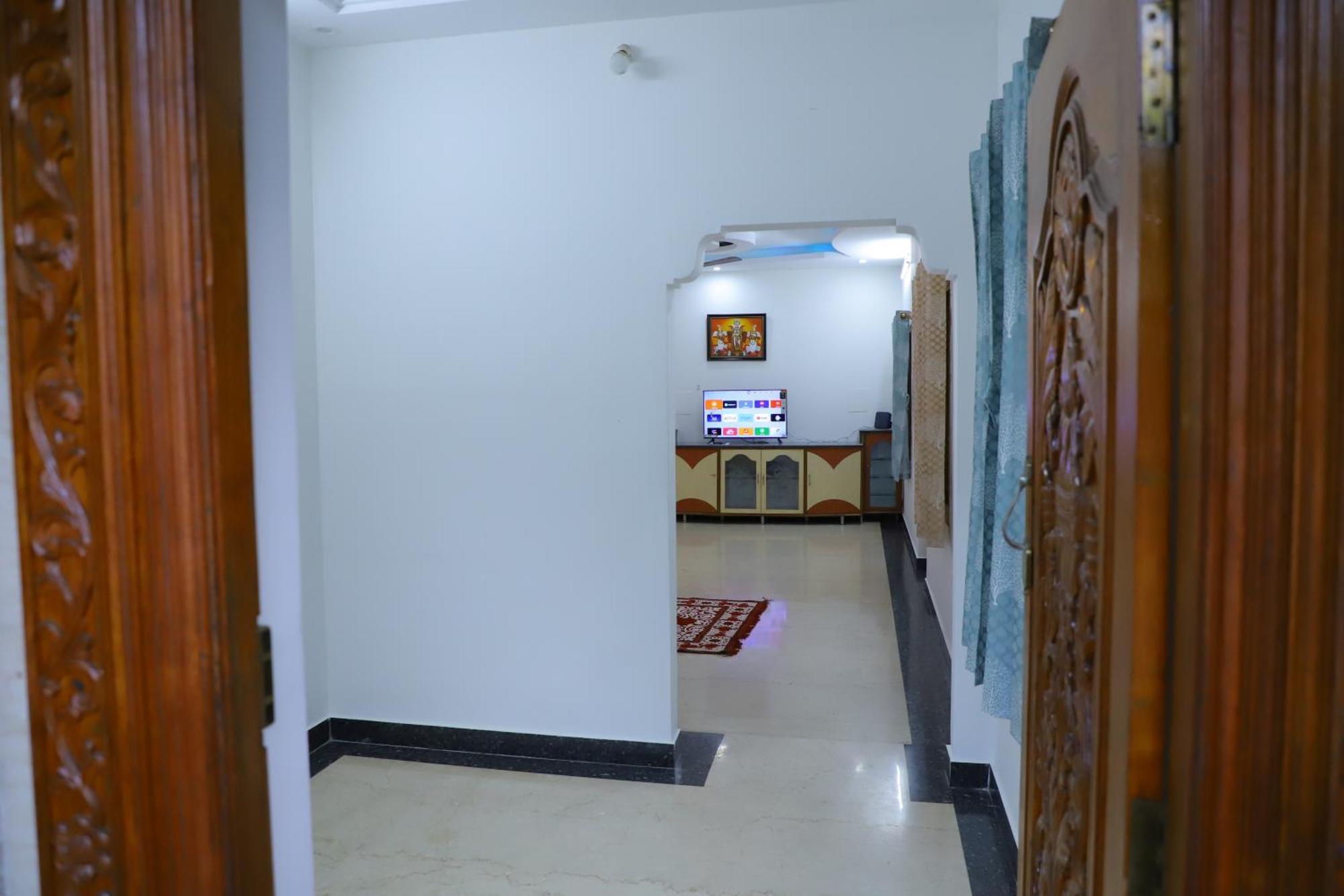 Nanda Mohan Homestay- Luxuries Ac Apartment Close To Alipiri Foothills-Kapila Teertham And Iskcon Temple Тірупаті Екстер'єр фото